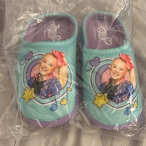 JoJo Siwa Kids  Slippers 13-1  -and Jojo Siwa Girls Bathrobe size 7-8
